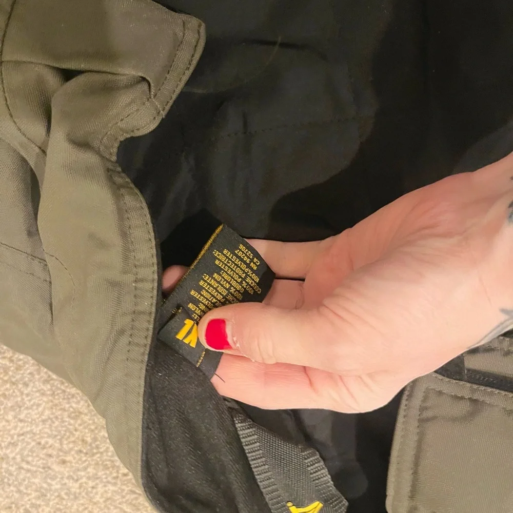 Men's Olive Jacket 
  
Caterpillar Lightweight Insulated Jacket 3851 - Picture 4 of 6